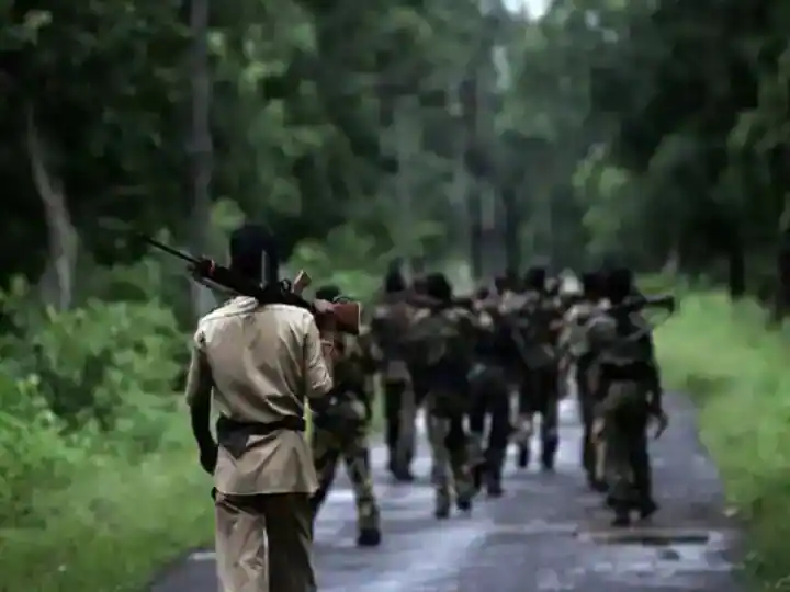 Chhattisgarh News: कांकेर में नक्सलियों ने मशीनों और मोबाइल टावर में लगाई आग, किया बंद का आह्वान Chhattisgarh News: कांकेर में नक्सलियों ने मशीनों और मोबाइल टावर में लगाई आग, किया बंद का आह्वान