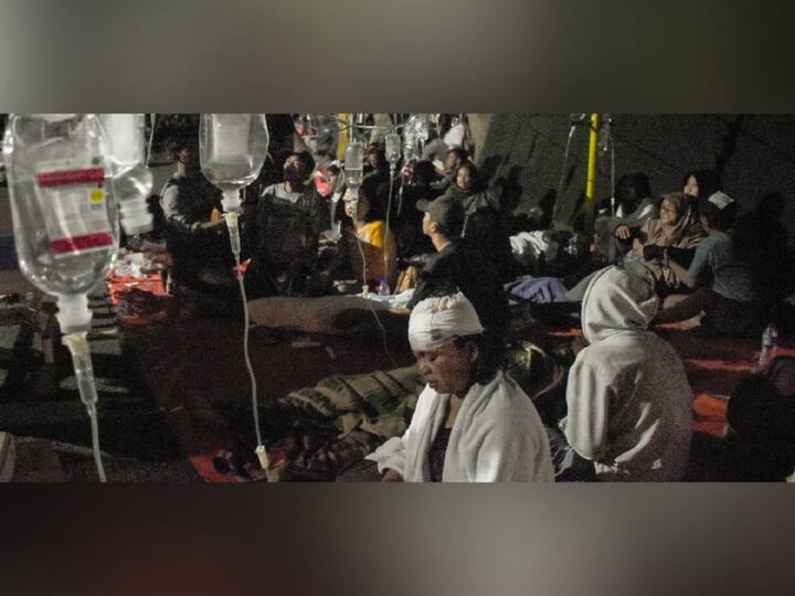 Injured earthquake survivors are being treated in the yard of a hospital in Cianjur. According to the governor of the worst-hit region, at least 162 people were killed in an earthquake that shook Indonesia's major island of Java on November 21, 2022. (Image Source: AFP)