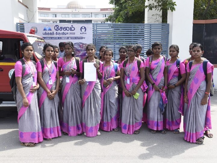 சேலம் ஆட்சியர் அலுவலகத்தில் அரசு கேபிள் ஆபரேட்டர்கள்  தர்ணா போராட்டம்