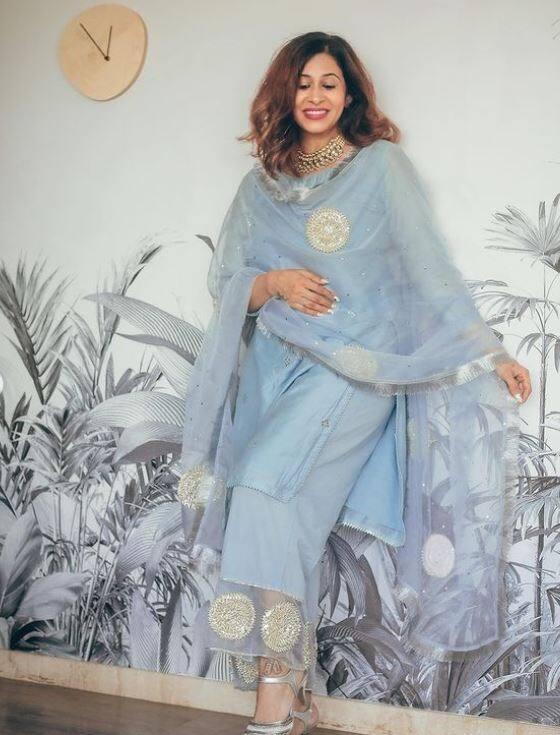 किश्वर मर्चेंट प्रिंस नरूला के साथ बॉटम में थीं. टीवी एक्ट्रेस ने प्रिंस के रहने के लिए वोट आउट होने का ऑप्शन चुना. प्रिंस शो के विनर बने थे. वहीं किश्वर का एविक्शन सीजन का सबसे चौंकाने वाला था.