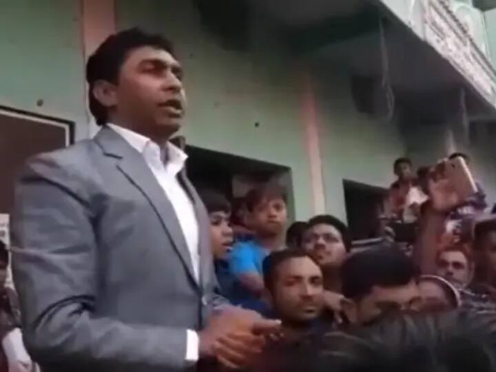 Gujarat Election: 'हिंदू इलाके में नहीं लगेगी कोई डिस्पेंसरी', बीजेपी नेता ने शेयर किया कांग्रेस विधायक का वीडियो Pradipsinh Vaghela tweets alleged video of Congress MLA Indrajit Parmar Slams him for Discrimination Politics in Gujarat Gujarat Election: 'हिंदू इलाके में नहीं लगेगी कोई डिस्पेंसरी', बीजेपी नेता ने शेयर किया कांग्रेस विधायक का वीडियो