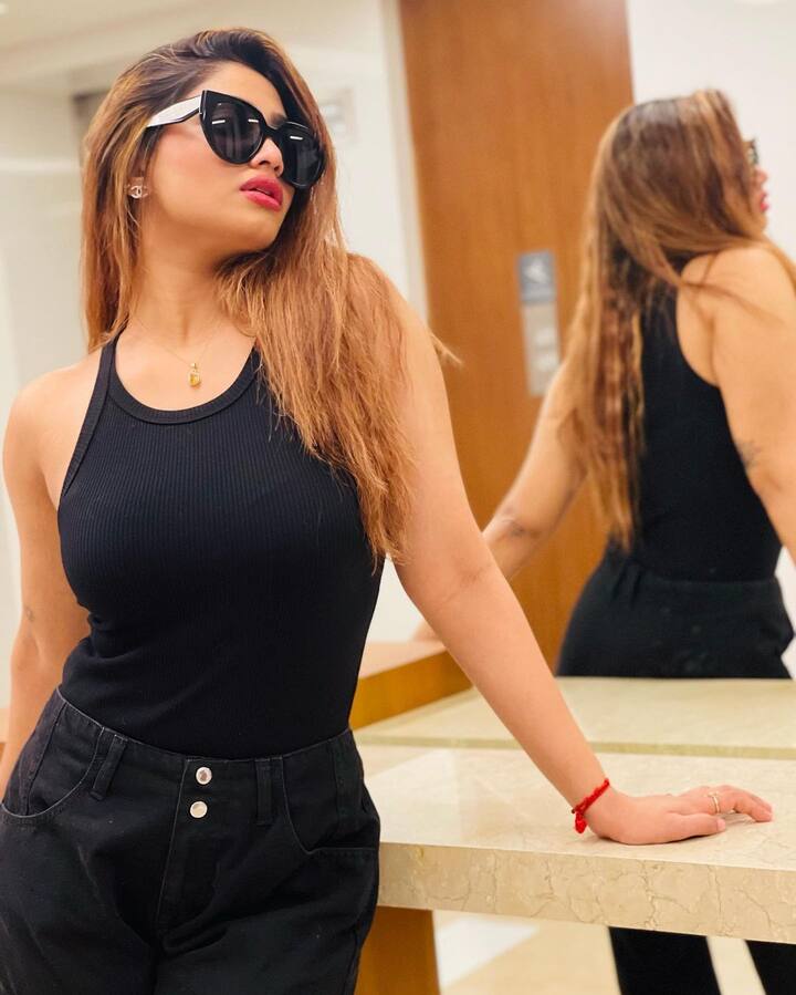 அவ அழக பத்தி பாட இல்ல எஜுகேஷன்