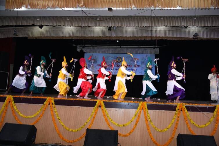 Amritsar News  : Three day Interzonal Youth Mela begins with Grand performance of Bhangra at Guru Nanak Dev University Amritsar News : ਗੁਰੂ ਨਾਨਕ ਦੇਵ ਯੂਨੀਵਰਸਿਟੀ `ਚ ਭੰਗੜੇ ਦੀ ਜਬਰਦਸਤ ਪੇਸ਼ਕਾਰੀ ਨਾਲ ਤਿੰਨ ਦਿਨਾਂ ਇੰਟਰ ਜ਼ੋਨਲ ਯੁਵਕ ਮੇਲਾ ਦੀ ਸ਼ੁਰੂਆਤ