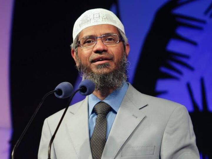 Indian fugitive Zakir Naik reached Qatar to preach Islam at FIFA World Cup 2022 Fifa World Cup 2022: कतर के बुलावे पर खाड़ी देश पहुंचा कट्टरपंथी जाकिर नाइक, इस्लाम का करेगा प्रचार