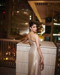 Janhvi Kapoor : कमसिन कली... शिमरी गाऊनमध्ये जान्हवीचा स्टनिंग लूक