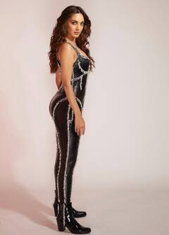 Kiara Advani Looks: कटआउट गाउन से लेकर लहंगे तक हर लुक में ग्लैमरस दिखती हैं कियारा आडवाणी, उनकी हर तस्वीर में झलकती है खूबसूरती