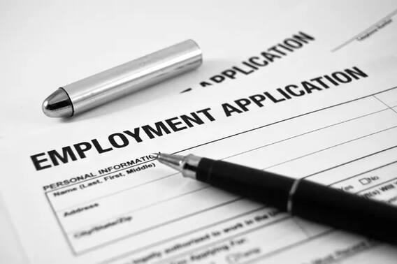Job : इंटरव्यू देने जा रहे हैं तो आपके Resume में होनी चाहिए 'ये' बातें; मान लीजिए कि आपका चयन हो गया है Job : इंटरव्यू देने जा रहे हैं तो आपके Resume में होनी चाहिए 'ये' बातें; मान लीजिए कि आपका चयन हो गया है