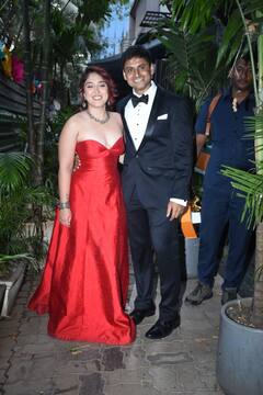 In Pics: क्या आमिर खान की बेटी ने सगाई पर पहना पुराना गाउन? तस्वीर देख आप भी हो जाएंगे हैरान