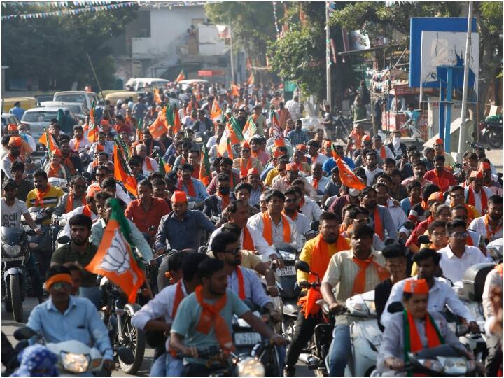 Gujarat Election 2022 PM Modi campaign For bjp rahul gandhi congress AAP arvind kejriwal Gujarat Election: पार्टियों ने झोंकी ताकत, राहुल की आज से एंट्री, PM मोदी की 3 जनसभाएं, योगी-शाह और केजरीवाल का रोड शो