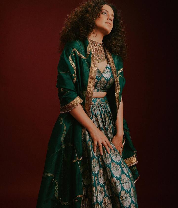 कंगना ने रविवार को अपनी इंस्टाग्राम कहानियों पर तब्बू की तारीफ की, जिन्होंने अपनी हिट फिल्मों 'भूल भुलैया 2' और 'दृश्यम 2' के साथ बॉलीवुड को सिंगल हैंडेड ही डूबने से बचाया है. उनका कहना है कि फीमेल लीड्स को ज्यादा क्रेडिट मिलना चाहिए.