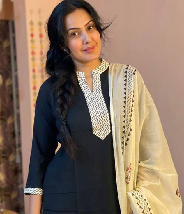 काम्या पंजाबी बिग बॉस 7 का हिस्सा रह चुकी हैं. वह सीजन की सबसे मजबूत कंटेस्टेंट्स में से एक थीं काम्या 91वें दिन एलिमिनेट हो गई थीं. उनके एलिमिनेशन ने सभी को चौंका दिया था.