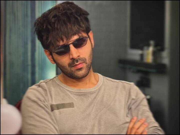 kartik aaryans epic reply to troller who called him replacement star see freddy actor hilarious reply to haters 'रिप्लेसमेंट स्टार' कहने वाले ट्रोलर को Kartik Aaryan ने दिया मजेदार जवाब, हंसते-हंसते फैंस हुए लोट-पोट