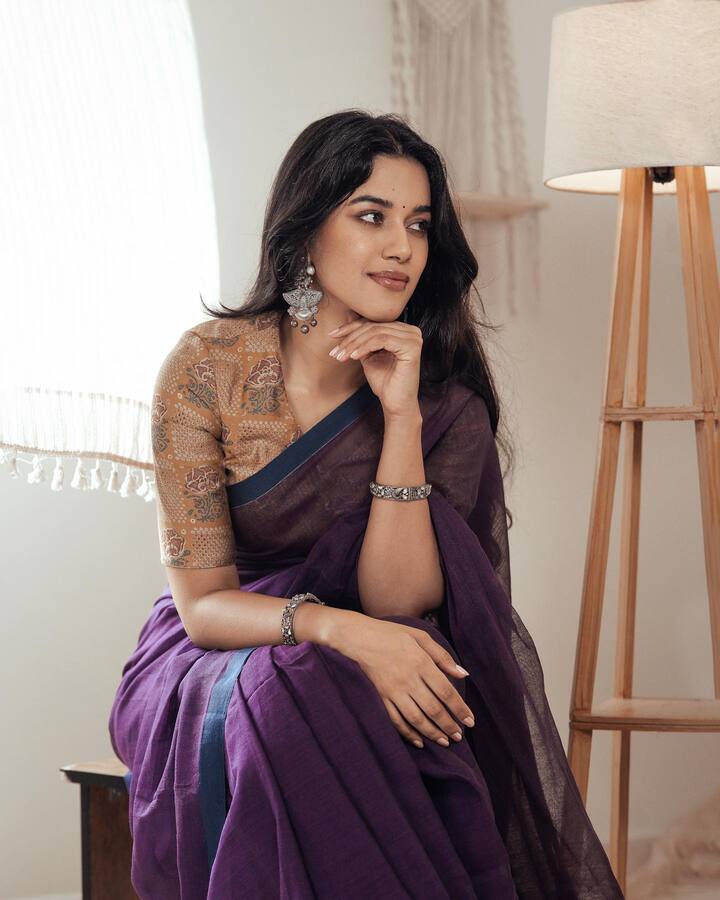 గద్దలకొండ గణేష్ సినిమాతో మెరిసిన ఈ భామ తరువాత పెద్దగా సినిమాల్లో కనిపించలేదు. -Image Credit: Mirnalini Ravi /Instagram