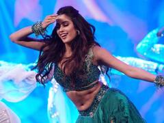 Janhvi Kapoor Pics: अवॉर्ड्स शो के मंच पर जाह्नवी कपूर ने बिखेरा जलवा, किलर डांस मूव्स के दीवाने हो जाएंगे आप