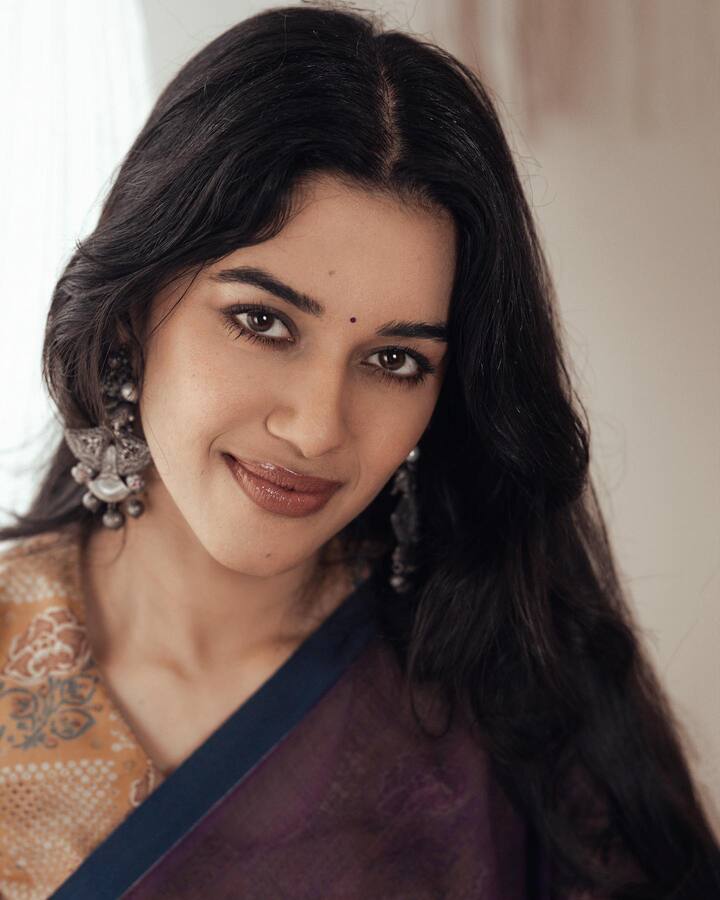 కోబ్రా సినిమాలో నటించినప్పటికీ ఆమెకు పెద్ద పేరు రాలేదు. -Image Credit: Mirnalini Ravi /Instagram