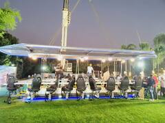 In Pics : चांदणं आणि आकाशाच्या सान्निध्यात 'स्काय डायनिंग'चा अनोखा अनुभव