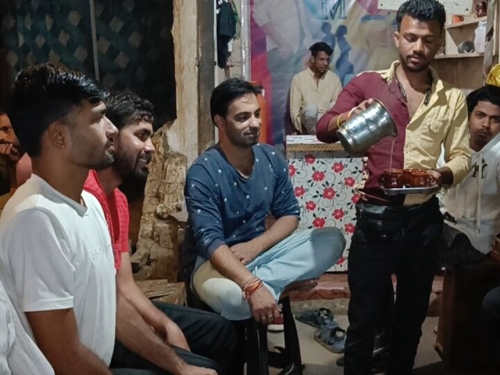 Rajgarh: इश्क में धोखा मिलने पर युवक ने खोली 'M बेवफा चायवाला’ नाम से दुकान', प्रेमियों के लिए है खास ऑफर