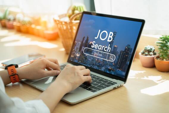 Job : इंटरव्यू देने जा रहे हैं तो आपके Resume में होनी चाहिए 'ये' बातें; मान लीजिए कि आपका चयन हो गया है Job : इंटरव्यू देने जा रहे हैं तो आपके Resume में होनी चाहिए 'ये' बातें; मान लीजिए कि आपका चयन हो गया है