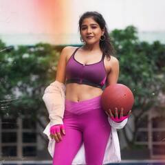 Actress Sakshi Agarwal : 'ஊதா கலரு ரிப்பன்..' நடிகை சாக்ஷி அகர்வாலின் சமீபத்திய புகைப்படங்கள் !