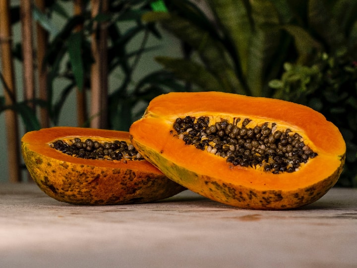 Papaya Seeds Benefits: पपई ज्या प्रकारे फायदेशीर आहे, त्याच प्रकारे त्याच्या बिया देखील फायदेशीर आहेत.