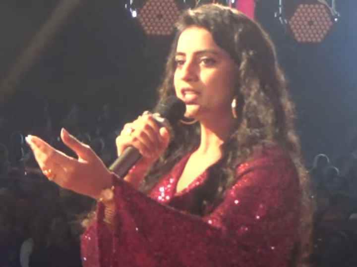 Watch : स्टेज पर परफॉर्म करतीं Akshra Singh पर शख्स ने उड़ाए गए नोट, एक्ट्रेस ने गुस्से में छोड़ा शो