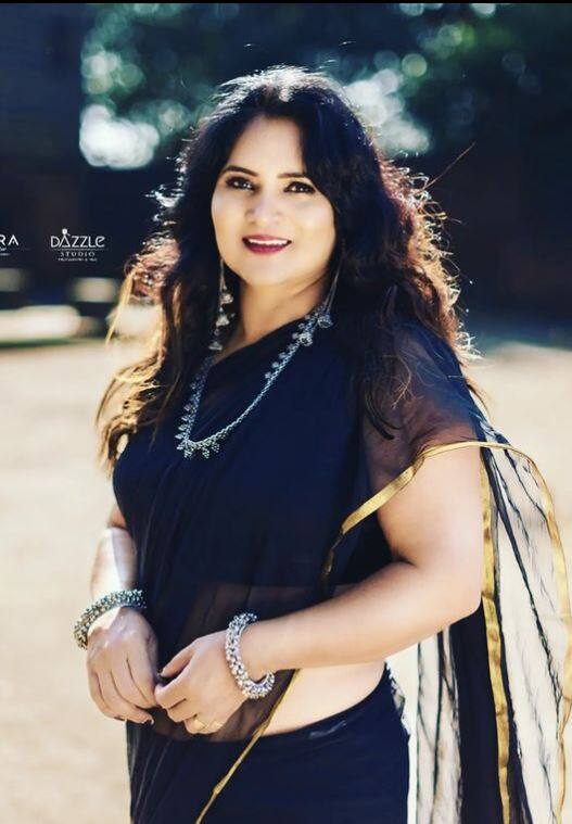 मंजुषा सोशल मीडियावर कमालीची सक्रिय असते. तिचे इन्स्टाग्रामवर हजारो फॉलोअर्स आहेत.