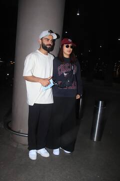 छुट्टियां मनाकर वापस लौटे अनुष्का शर्मा और विराट कोहली, कुछ इस अंदाज़ में एयरपोर्ट पर हुए स्पॉट