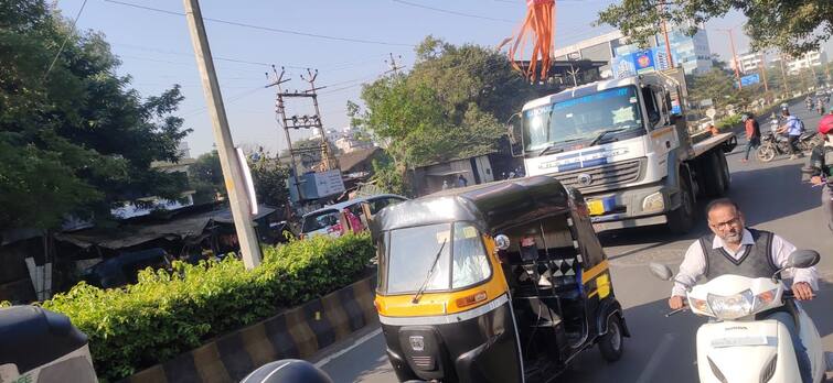 maharashtra news nashik news Drunk rickshaw driver, elderly passenger injured after rickshaw overturns Nashik Crime : प्राध्यापकांनंतर आता मद्यधुंद रिक्षाचालक, नाशिकमधील प्रवाशासोबत नेमकं काय घडलं? 