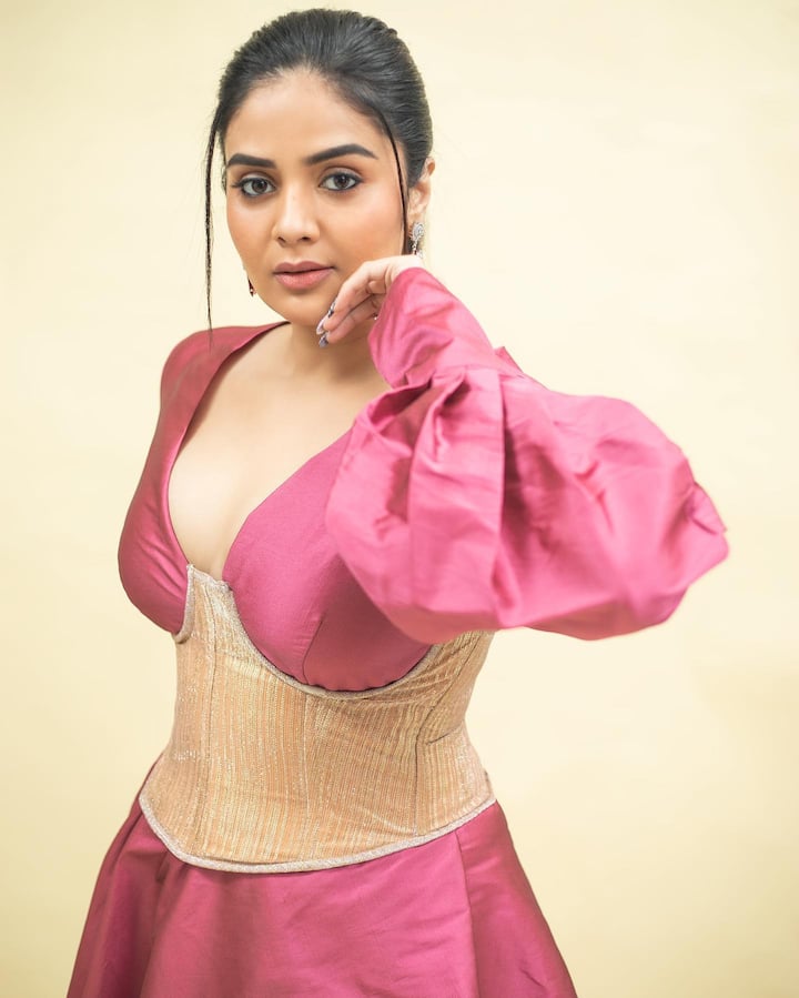 బిగ్ బాస్-3 తెలుగు రియాలిటీ షోలో కంటెస్టెంట్ గా పాల్గొన్నది. Photo Credit: Sreemukhi/ instagram