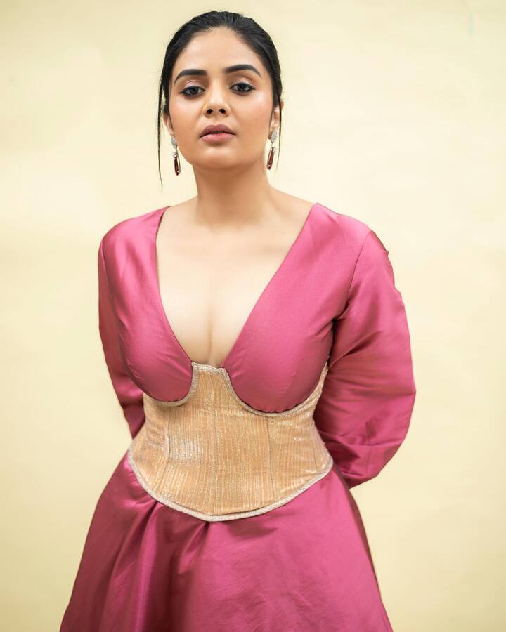 బుల్లితెరపై అనసూయ, రష్మి తర్వాత అంతటి క్రేజ్ ఉన్న ముద్దుగుమ్మ శ్రీముఖి. Photo credit: Sreemukhi/ instagram