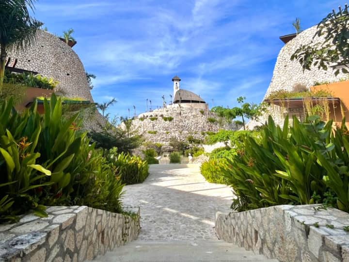 Riviera Maya, Mexico-  The Riviera Maya is well-known for its expansive all-inclusive resorts, a long history of smaller boutique hotels, as well as the numerous fine-dining establishments that can be found along the beaches. Jet skiing, snorkelling, scuba diving, swimming in cenotes, swimming with dolphins, zip-lining, horseback riding, boating, and guided forest tours are among the activities that will make your trip even more thrilling. (Image Source: Twitter)