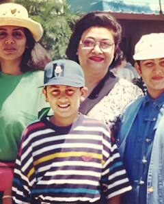 Ranbir Kapoor Photos: देखिए नन्हे रणबीर की अनदेखी तस्वीरें, पिता ऋषि की फिल्मों के सेट पर क्लैपबोर्ड लिए खड़े रहते थे एक्टर