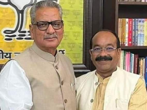 Chhattisgarh Politics: बीजेपी प्रदेश प्रभारी के छत्तीसगढ़ दौरे पर बोली कांग्रेस, उपचुनाव में हार का टीका नहीं लगवाएंगे माथुर Chhattisgarh Politics: बीजेपी प्रदेश प्रभारी के छत्तीसगढ़ दौरे पर बोली कांग्रेस, उपचुनाव में हार का टीका नहीं लगवाएंगे माथुर