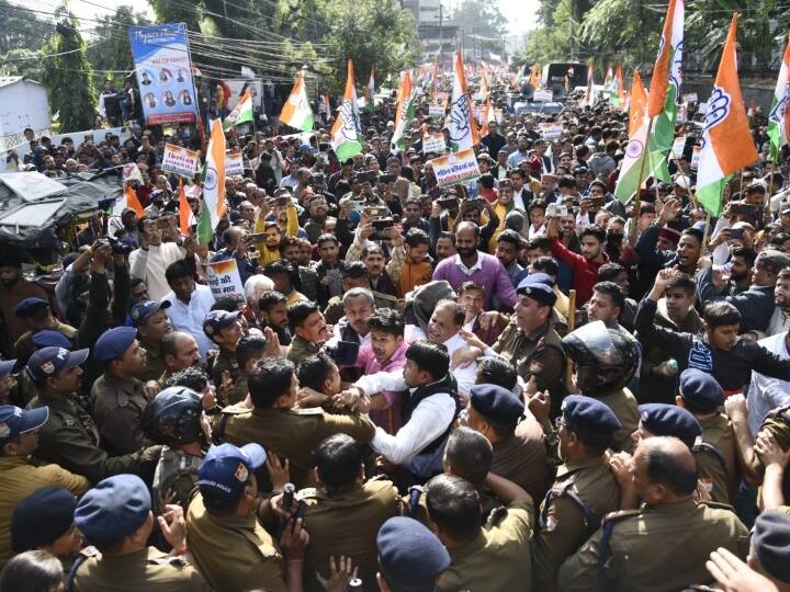 uttarakhand congress leader Pritam Singh showed strength secretariat protest ann Uttarakhand: कांग्रेस नेता प्रीतम सिंह ने दिखाया दम, सचिवालय कूच में भारी संख्या में पहुंचे पार्टी कार्यकर्ता