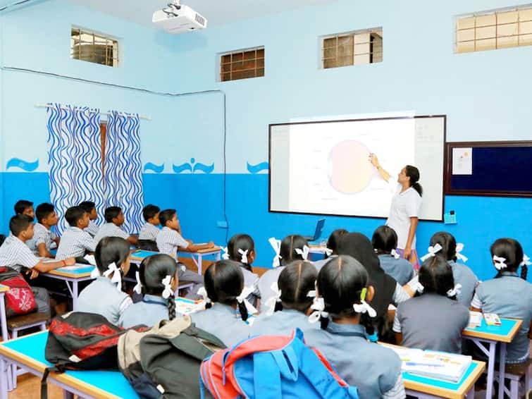 Kerala education pattern will be implemented in the school curriculum from next year In Maharashtra  आता तिसरीपासून सराव परीक्षा, राज्याच्या शालेय शिक्षणात केरळ पॅटर्न राबविणार   