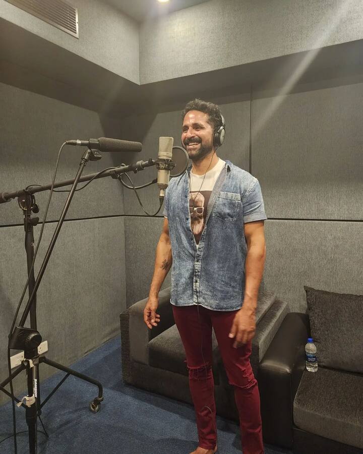 இவர், துணிவு படத்திலும் முக்கிய கதாப்பாத்திரத்தில் வருகிறார்