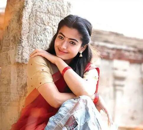 Rashmika Mandannaના આ સુપરસ્ટાર સાથે થઇ ગયા લગ્ન ? તસવીર વાયરલ, જાણો શું છે હકીકત rashmika mandanna got married with superstar vijay devarakonda, photos viral on internet Rashmika Mandannaના આ સુપરસ્ટાર સાથે થઇ ગયા લગ્ન ? તસવીર વાયરલ, જાણો શું છે હકીકત