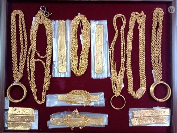 12 kg of smuggled gold seized at Coimbatore airport Crime: உள்ளாடைகள், மலக்குடலில் மறைத்து கடத்தல்..! கோவை விமான நிலையத்தில் 12 கிலோ தங்கம் பறிமுதல்..