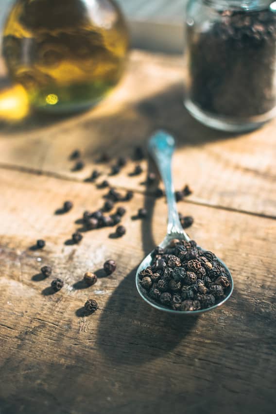 Home Remedy: Know the special benefits of using black pepper! Home Remedy: Know the special benefits of using black pepper!