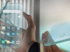 Transparent Smartphone : भविष्यातील 'हा' स्मार्टफोन पाहून व्हाल आश्चर्यचकित, लोकांमध्ये प्रचंड उत्सुकता