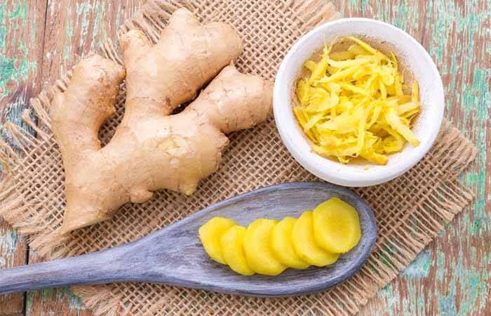 ਯਾਤਰਾ ਦੌਰਾਨ ਅਦਰਕ ਦਾ ਇੱਕ ਟੁਕੜਾ ਆਪਣੇ ਨਾਲ ਰੱਖੋ। ਦਰਅਸਲ, ਅਦਰਕ 'ਚ ਮੌਜੂਦ ਅਦਰਕ ਮੋਸ਼ਨ ਸਿਕਨੇਸ ਦੇ ਲੱਛਣਾਂ ਨੂੰ ਘੱਟ ਕਰਦਾ ਹੈ, ਜਿਸ ਨਾਲ ਸਫਰ 'ਚ ਉਲਟੀ ਨਹੀਂ ਹੁੰਦੀ।