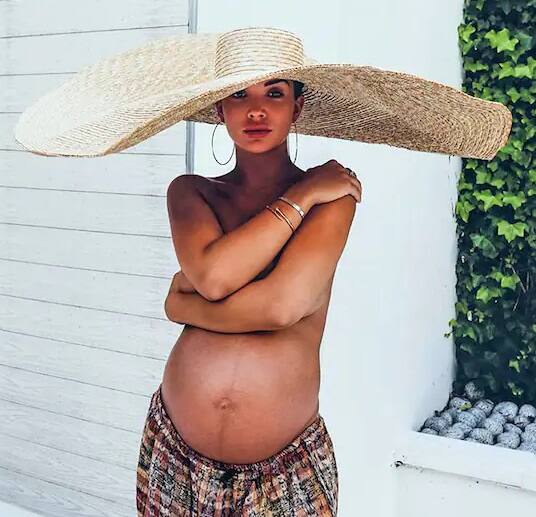 From Malaika to Urvashi Dholakia, these actresses flaunted their pregnancy stretch marks From Malaika to Urvashi Dholakia, these actresses flaunted their pregnancy stretch marks