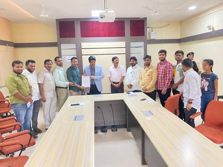 swabhimani students council aggressive over DKTE exam policy in ichalkaranji kolhapur Kolhapur News : 'डीकेटीई'च्या परीक्षा धोरणावरून स्वाभिमानी विद्यार्थी परिषदेकडून आंदोलनाचा पवित्रा
