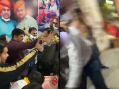 Watch: AAP विधायक गुलाब सिंह यादव को नाराज कार्यकर्ताओं ने दौड़ाकर पीटा, बीजेपी ने लगाया टिकट बेचने का आरोप