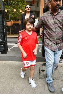 Gauri Khan- Abram Khan: मां गौरी खान के साथ लंच करने पहुंचे शाहरुख खान के छोटे बेटे, तस्वीरों में दिखी दोनों की क्यूट बॉन्डिंग