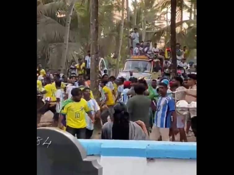 Kerala: Case Registered After Argentina, Brazil Fans Clash During Road Show In Kollam - WATCH Kerala: Case Registered After Argentina, Brazil Fans Clash During Road Show In Kollam - WATCH