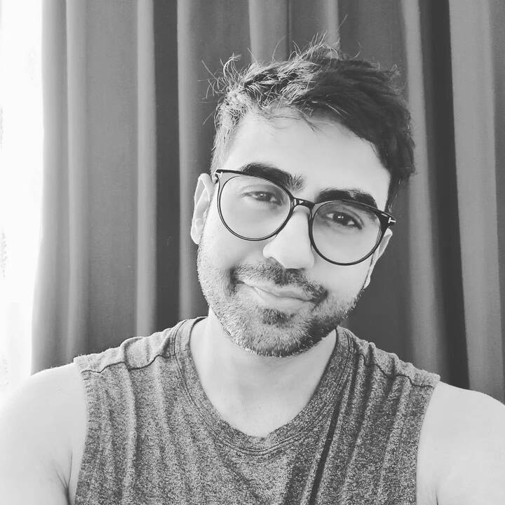 फिर जब वो 18 साल के हुए तो उन्होंने भाई के साथ कंपनी शुरू की. बता दें कि ये जानकारी खुद निखिल कामत ने अप्रैल 2021 में 'ह्यूमंस ऑफ बॉम्बे' को बताई थीं.