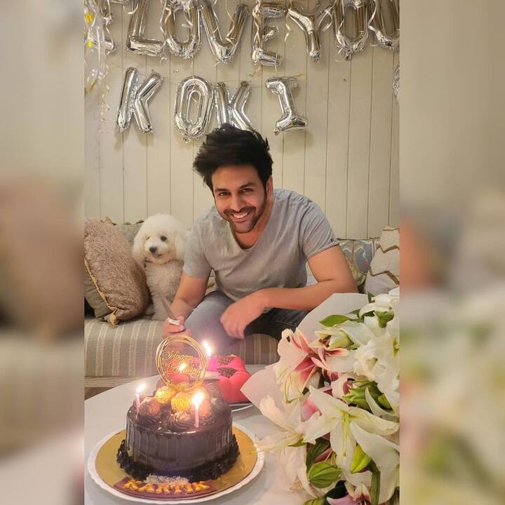 Kartik Aaryan Birthday: बॉलीवुड के शहजादा यानी की कार्तिक आर्यन आज अपना 32वां जन्मदिन मना रहे हैं. इस खास मौके पर उनकी फैमिली ने उन्हें एक खास सरप्राइज दिया है. इसकी तस्वीरें उन्होंने शेयर की हैं.
