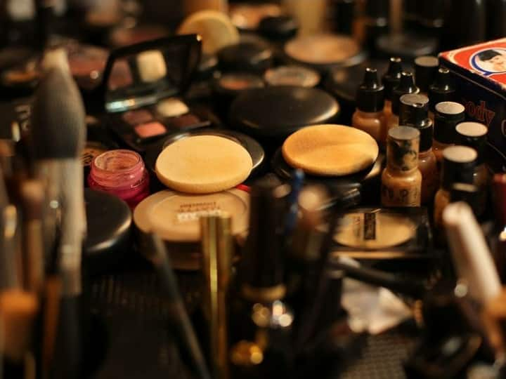 These 10 makeup products will be in the vanity box of every bride only then the look will be complete Makeup Products For Bride: ये 10 मेकअप प्रोडक्ट्स हर दुल्हन के वैनिटी बॉक्स में होंगे, तभी लुक्स होगा कंप्लीट