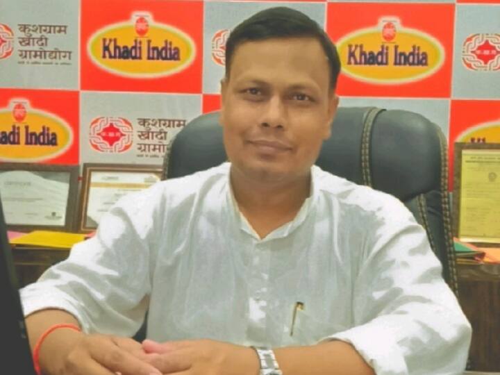 Success Story: पीएम मोदी की पहली 'मन की बात' सुनकर छोड़ी नौकरी, अब 70 लोगों को दे रहे रोजगार Ram Sagar Yadav after Listening PM Modi First Mann Ki Baat Left Job now has become successful entrepreneur creating employment Success Story: पीएम मोदी की पहली 'मन की बात' सुनकर छोड़ी नौकरी, अब 70 लोगों को दे रहे रोजगार